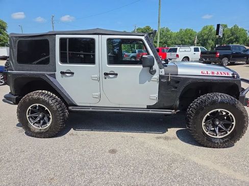Used 2012 Jeep Wrangler Unlimited Rubicon AWD/4WD image 3