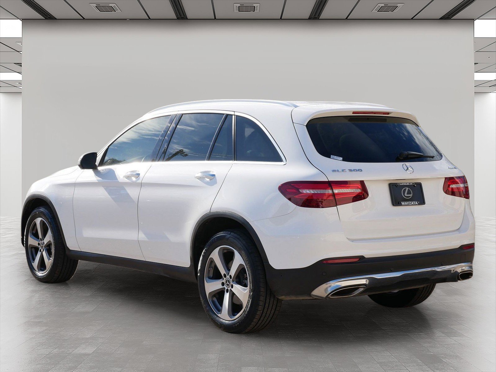 Used 2018 Mercedes-Benz GLC 300 4MATIC image 4
