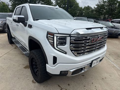 Used 2023 GMC Sierra 1500 Denali w/ Technology Package AWD/4WD image 2