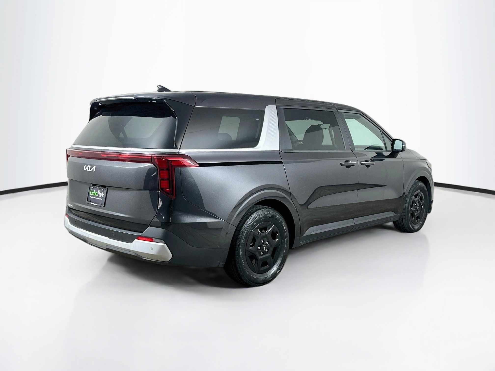 Used 2025 Kia Carnival FWD image 9