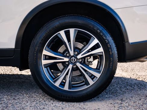 Used 2020 Nissan Rogue SV w/ Premium Package image 9