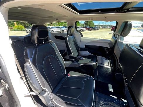 Used 2023 Chrysler Pacifica Limited FWD image 27