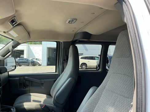 Used 2023 Chevrolet Express 3500 LS RWD image 4