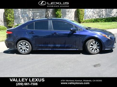Used 2022 Toyota Corolla LE FWD image 3