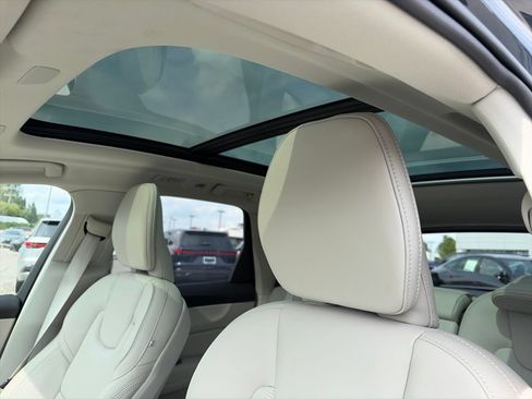 Used 2025 Volvo XC60 B5 Ultra w/ Climate Package AWD/4WD image 12