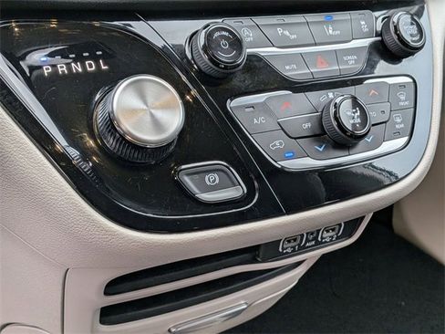 Certified 2024 Chrysler Pacifica Touring-L image 20