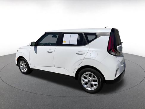 Used 2025 Kia Soul LX w/ LX Technology Package FWD image 10