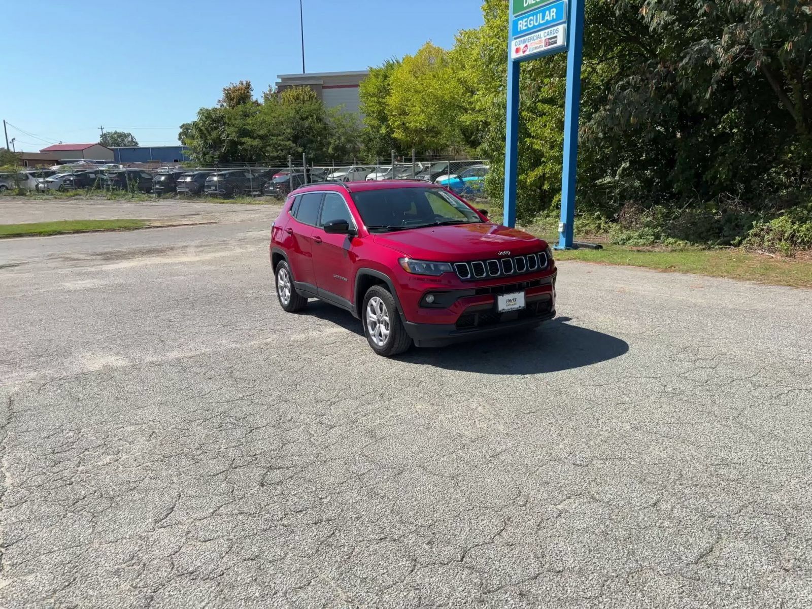 Used 2025 Jeep Compass Latitude AWD/4WD image 3