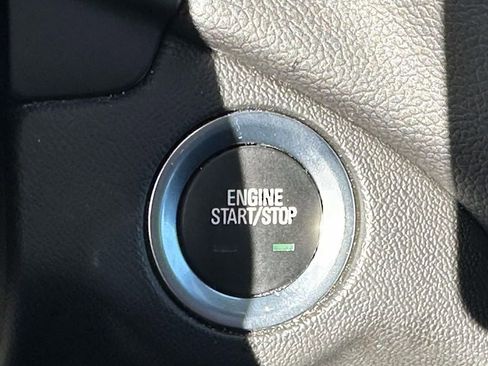 Used 2023 Chevrolet Equinox LT image 36