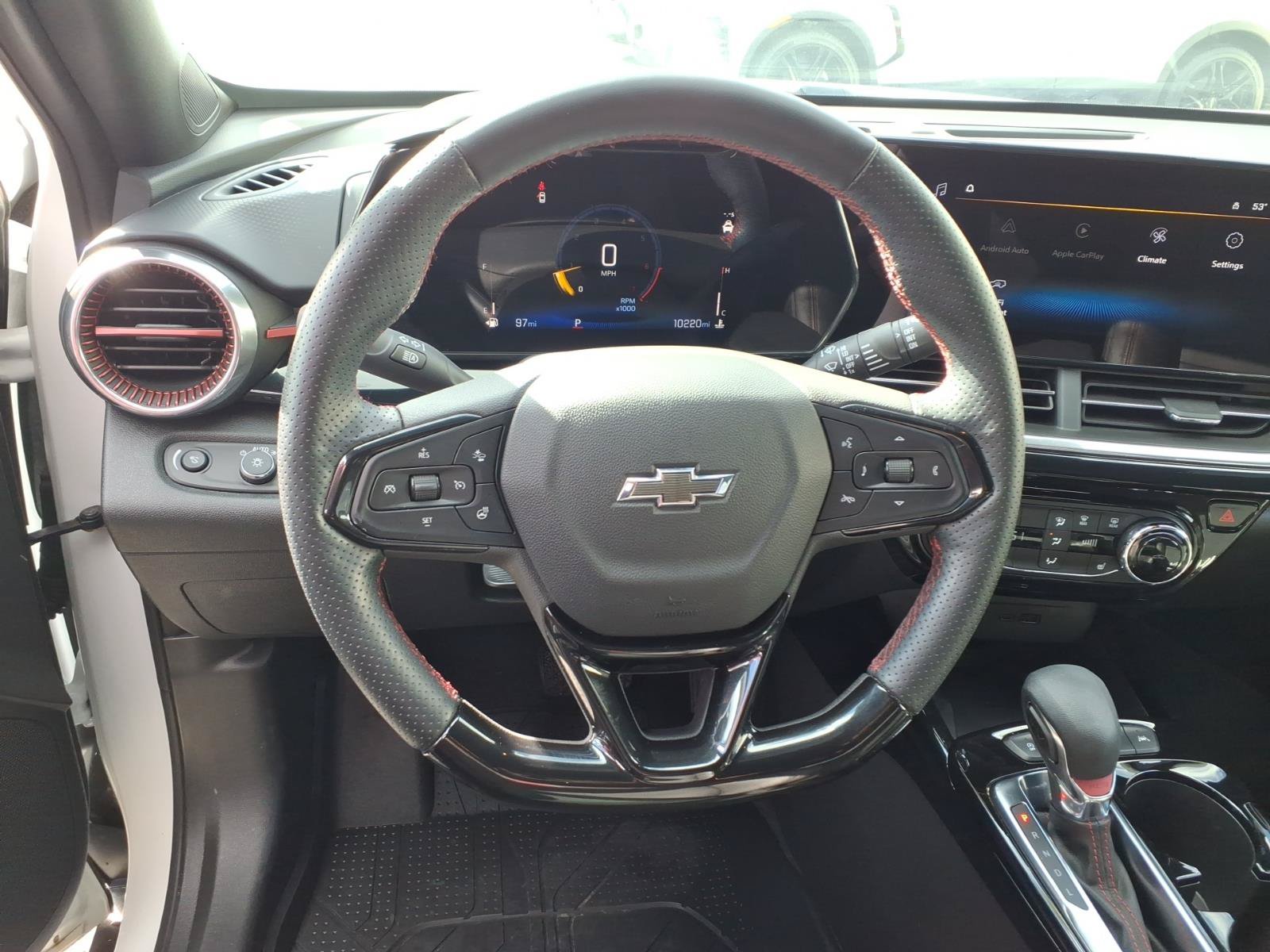 Used 2025 Chevrolet Trax RS w/ Sunroof Package FWD image 7