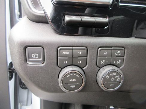 New 2026 Chevrolet Silverado 3500 High Country w/ High Country Premium Package AWD/4WD image 27