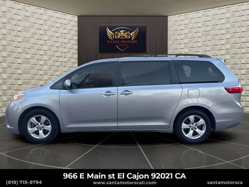 Used 2017 Toyota Sienna LE image 6