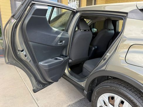 Used 2021 Toyota C-HR LE image 19