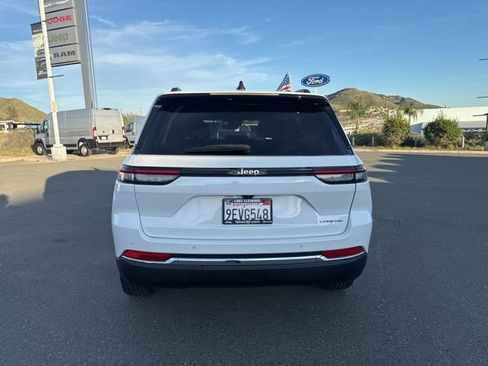 Used 2023 Jeep Grand Cherokee Laredo image 11