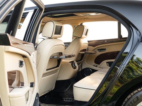 Used 2014 Bentley Mulsanne RWD image 72