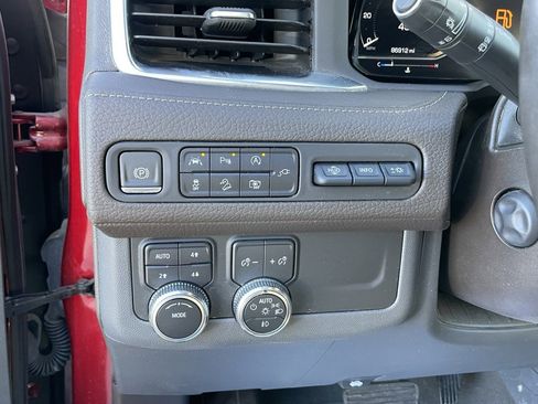 Used 2022 GMC Yukon XL Denali image 12