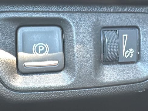 Used 2023 GMC Acadia SLE w/ Driver Convenience Package AWD/4WD image 13