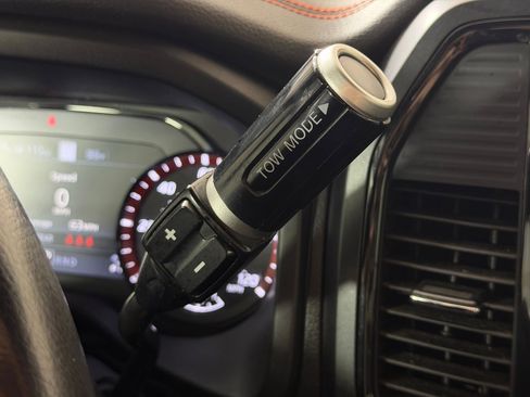 Used 2021 Nissan Titan PRO-4X w/ Pro-4x Convenience Package AWD/4WD image 29