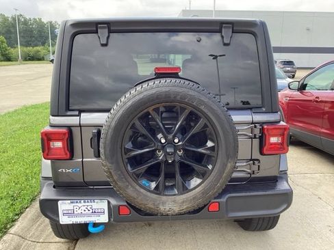 Used 2022 Jeep Wrangler Unlimited Sahara w/ Cold Weather Group AWD/4WD image 13