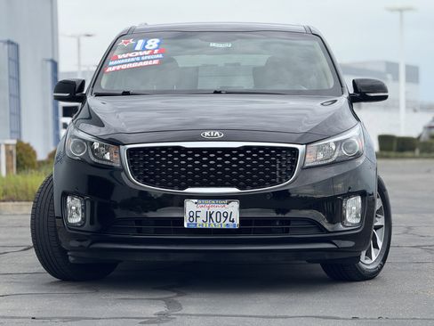 Used 2018 Kia Sedona SX image 2