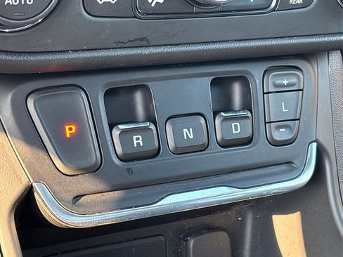 Used 2018 GMC Terrain SLE w/ Driver Convenience Package image 28