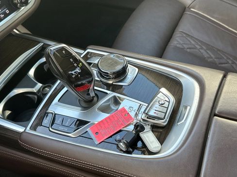 Used 2018 BMW 750i image 7