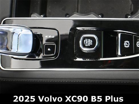 Used 2025 Volvo XC90 B5 Plus w/ Protection Package Premier image 19