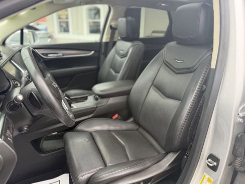 Used 2017 Cadillac XT5 Luxury FWD image 9