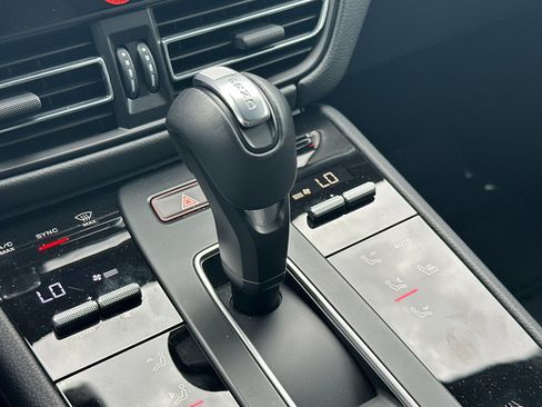 Certified 2026 Porsche Macan AWD/4WD image 33