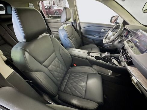 New 2026 Nissan Rogue Platinum image 31