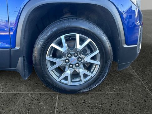 Used 2023 GMC Acadia SLE image 9