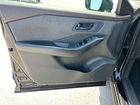 Used 2023 Nissan Rogue S image 10