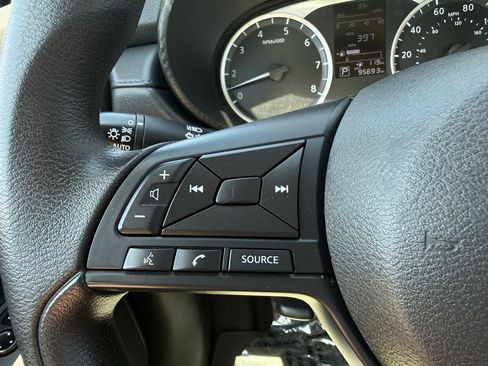 Used 2024 Nissan Versa S FWD image 12