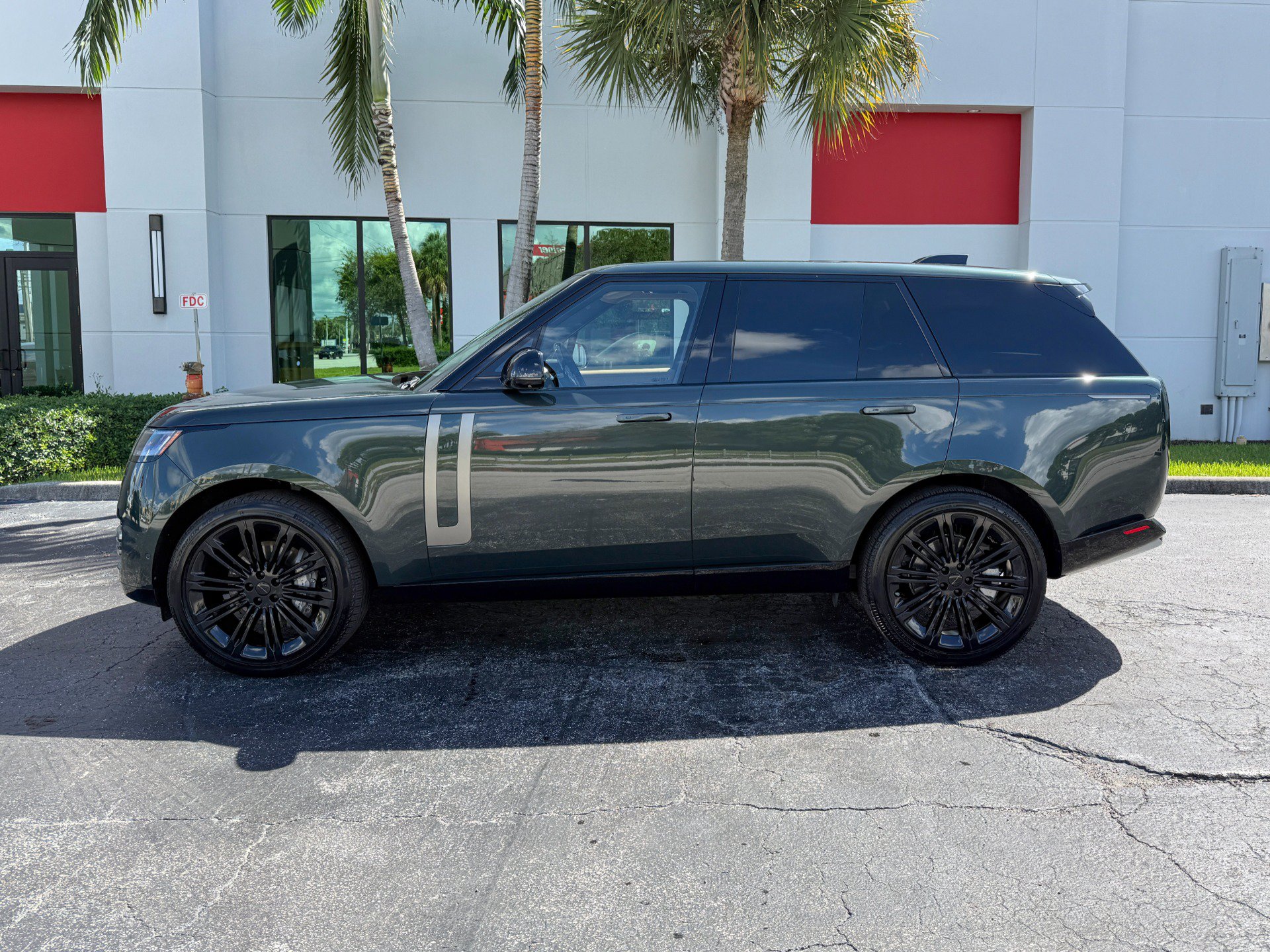 Used 2026 Land Rover Range Rover SE AWD/4WD image 10