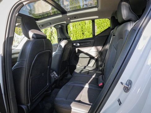 Used 2025 Volvo XC40 B5 Core image 31