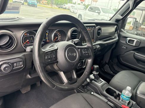 Used 2022 Jeep Wrangler Sport AWD/4WD image 4