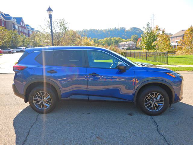 Used 2023 Nissan Rogue S AWD/4WD image 11