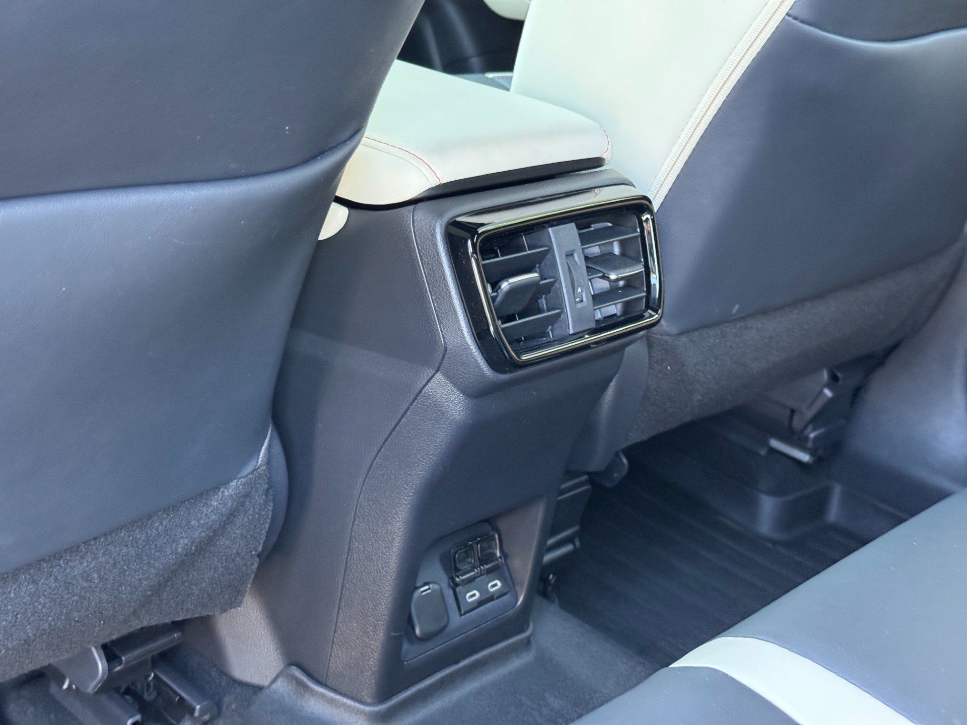 Used 2024 Lexus NX 250 FWD w/ Towing Package (2000 Lbs) image 52