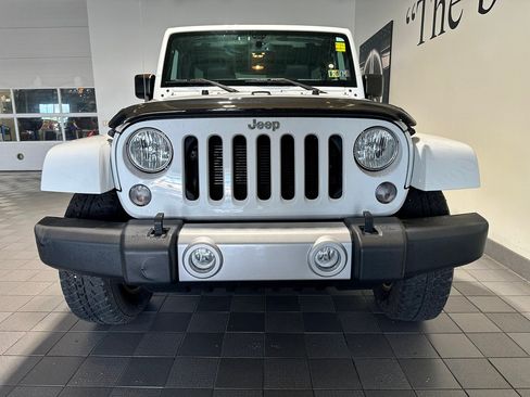 Used 2015 Jeep Wrangler Unlimited Sahara w/ Connectivity Group AWD/4WD image 2