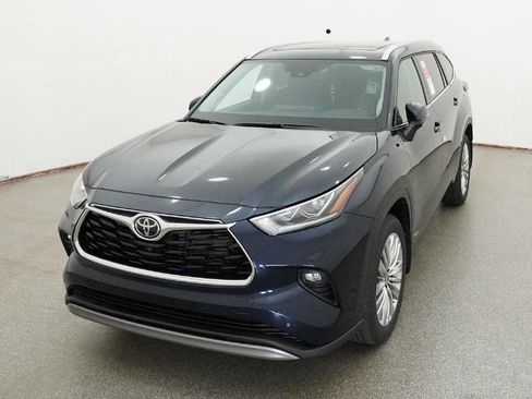 New 2026 Toyota Highlander Platinum image 15
