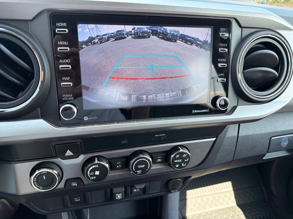 Used 2020 Toyota Tacoma SR5 AWD/4WD image 3