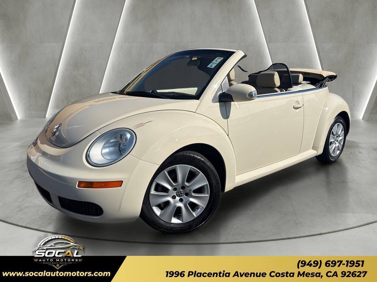 Used 2010 Volkswagen Beetle Convertible FWD image 1