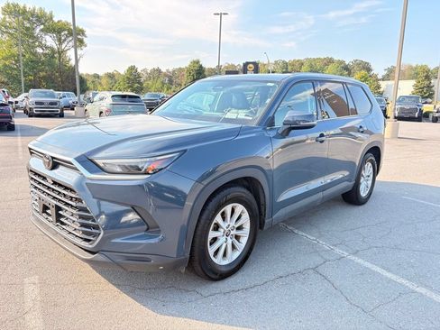 Used 2025 Toyota Grand Highlander AWD image 3