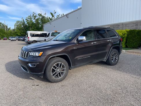 Used 2017 Jeep Grand Cherokee Limited w/ Trailer Tow Group IV AWD/4WD image 8