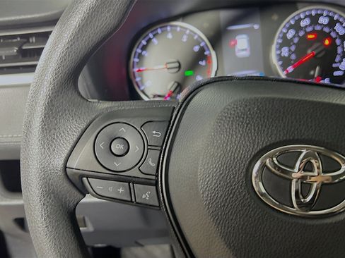 Used 2021 Toyota RAV4 XLE image 19