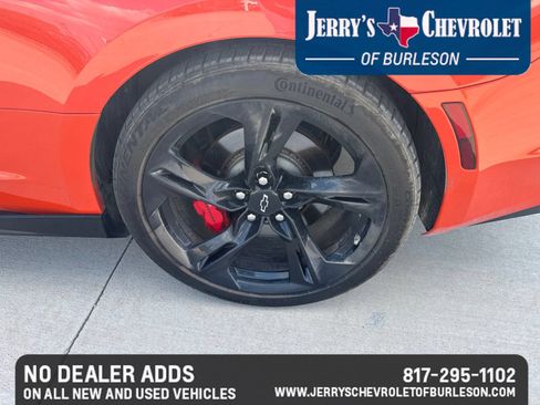 Used 2021 Chevrolet Camaro SS RWD image 8