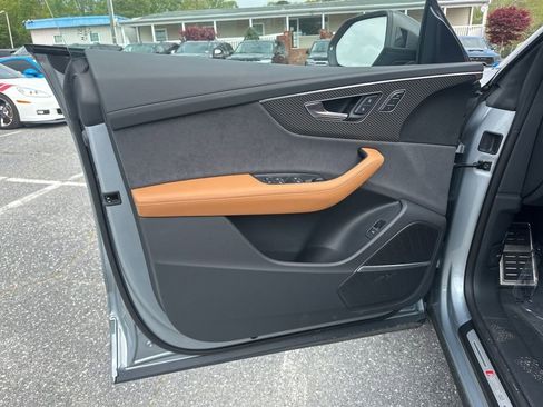 Used 2025 Audi RS Q8 performance image 28