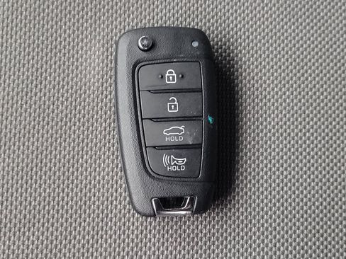 Used 2025 Hyundai Elantra SE FWD image 32
