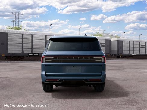 New 2027 Lincoln Navigator Reserve AWD/4WD image 7