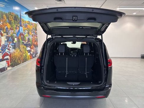 New 2026 Chrysler Pacifica Select w/ S Appearance Package image 41
